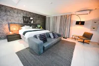 Serurubele Boutique Hotel Hotels near Tufa Waterfall