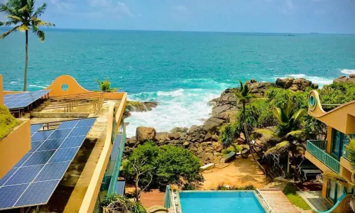 Thaproban Pavilion Waves