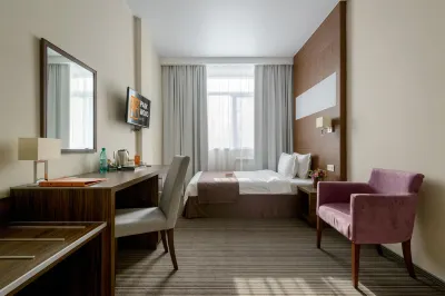 Park Wood Hotel Hotels near Mikhail Zuyev Statue