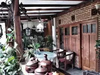 Room in B&B - Villas in Batu Indonesia Homestay Hotell i Bandungrejosari