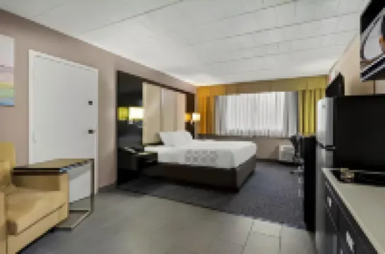 Suburban Studios Hotels in Blair County