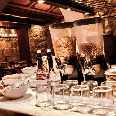 Hotel Rua Salamanca Отели рядом с достопримечательностью «Roman Bridge»