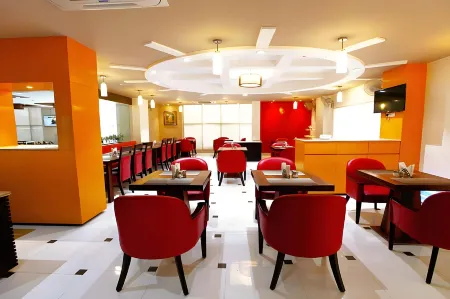 Hotel Santosh Dham Отели в г. Санрейк Бангар