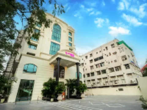 โรงแรมเรจิทาแอลเซ็นทรัลลักเกญ์นโดยโรงแรมรอยัลออคิดจำกัด โรงแรมในลัคเนา