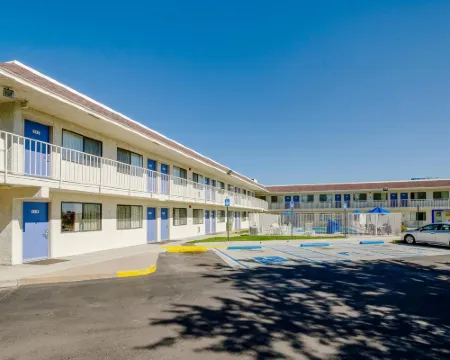 Motel 6 Thornton, CO ソーントンのホテル