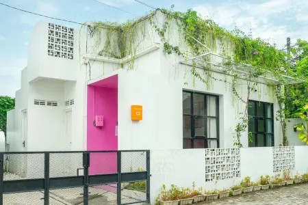 Roemah Renjana Oasis Отели в г. Bantul Regency