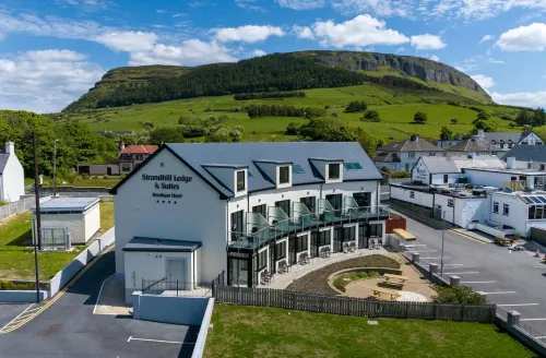 Strandhill Lodge and Suites Boutique Hotel - parking