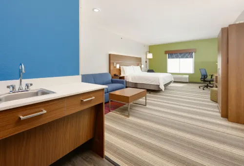 Holiday Inn Express & Suites DENTON NORTH by IHG