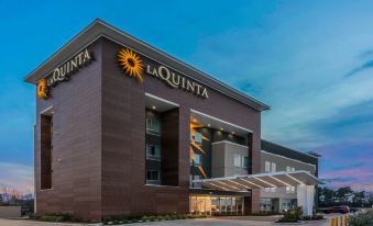 La Quinta Inn and Suites by Wyndham Houston Spring South