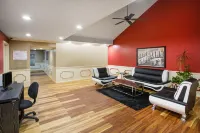 Super 8 by Wyndham Garner/Clayton/Raleigh Hotels in Clayton