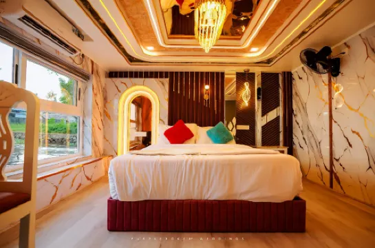 Sreekrishna Houseboat C/o Sreekrishna Ayurveda Panchakarma Centre
