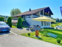 16 Lakes Guesthouse - parking