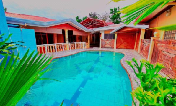 La-Familia Guest House