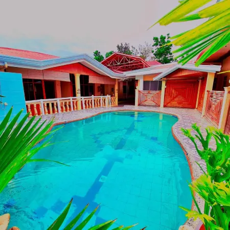 La-Familia Guest House