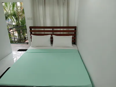 Shady Transit Hotel Hotel di 