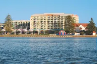 Oaks the Entrance Waterfront Suites - Parking