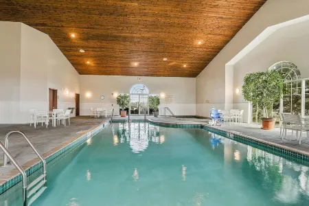 Country Inn & Suites by Radisson, Green Bay, WI Отели в г. Ашваюбенон