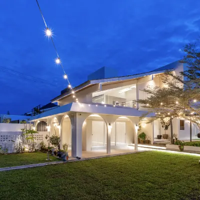 Kontor Villa - 2 mins TC | Private Bathtub | Pool Hotels near Teluk Cempedak