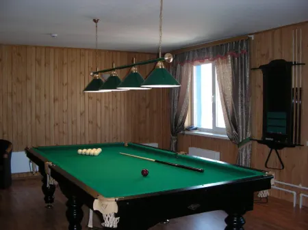 Турист Отели рядом с достопримечательностью «Выставочный зал»