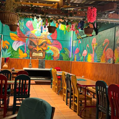 Lobo Hostel la Paz Hotels near Coca Museum
