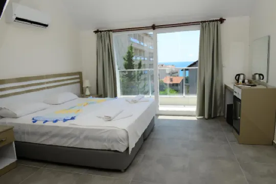 ロフツ・アラニャ・リナ