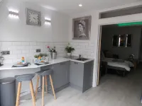 Eden Suite Sasco Apartments - مطابخ