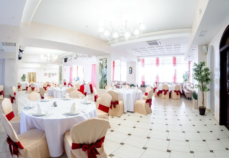 AMAKS Hotel Omsk Over view