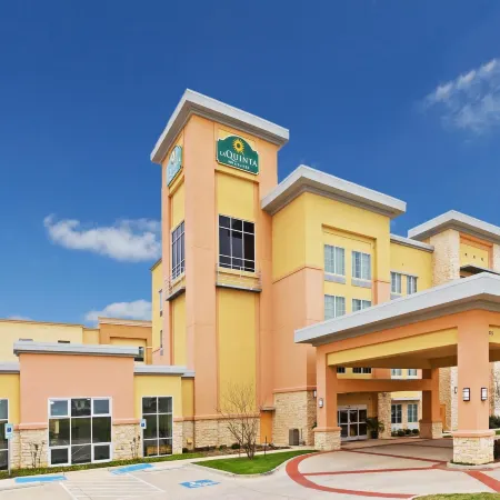 La Quinta Inn and Suites by Wyndham Ft. Worth - Burleson