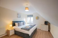 2 Bedroom Penthouse, Clockhouse, Hoddessdon - Wifi