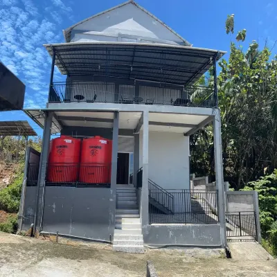 Famili Kost Hotel dekat Pantai Batakan