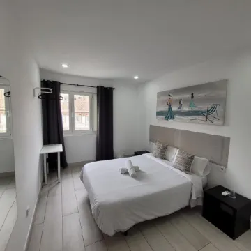 Ayz Silvela - Auto Check-in Property