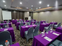 Royal Regantris Cendana Hotels near Tunjungan Mall
