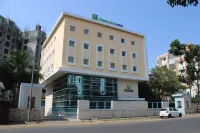 Holiday Inn Express Pune Pimpri - Parkplatz