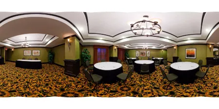 Holiday Inn Express & Suites Durant Отели рядом с достопримечательностью «The Grand Theater - Choctaw Casino & Resort»