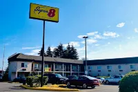 Super 8 by Wyndham Lynnwood Hotels in Lynnwood