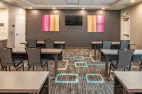 Residence Inn Dallas at the Canyon - موقف سيارات