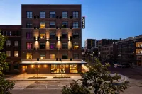 Moxy Omaha Downtown Hotels near University of Nebraska Omaha