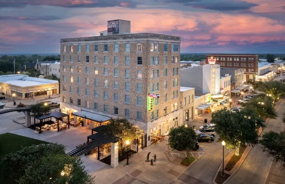 布萊恩學院站拉薩爾臻品之選酒店