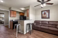 Eagle's Den Suites Kenedy a Travelodge by Wyndham Hotels in Karnes City