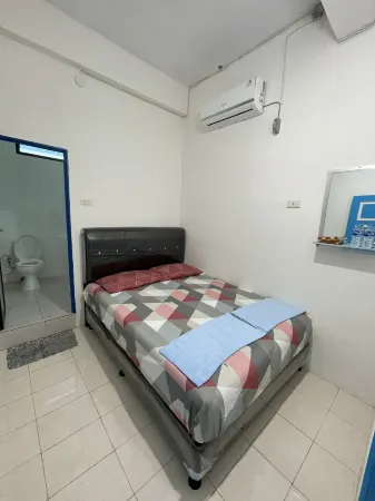 Airin Kost and Homestay Отели в г. Sedau
