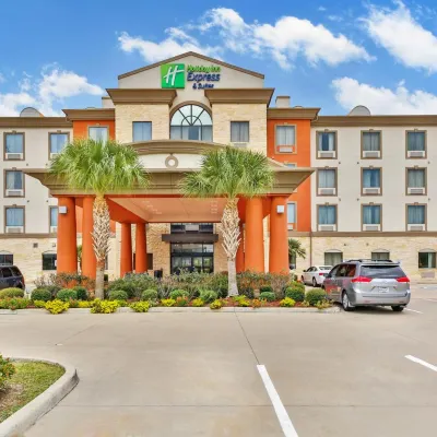 Holiday Inn Express & Suites HOUSTON SOUTH - PEARLAND by IHG Hotels near American Cowboy Museum