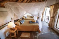 Huab Lodge & Bush Spa - С баром