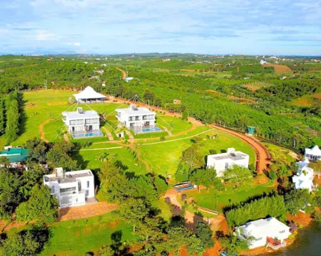 Ho Gia Trang Hotels in Liên Hà