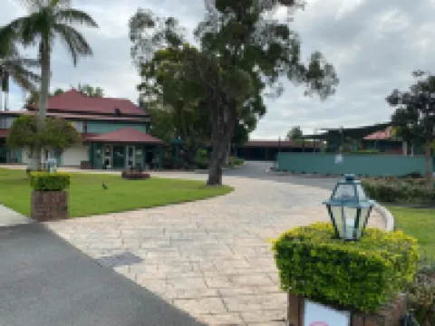 Puffers Inn Hotels in Loganholme