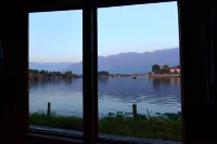 White House Group of Houseboats - 山景