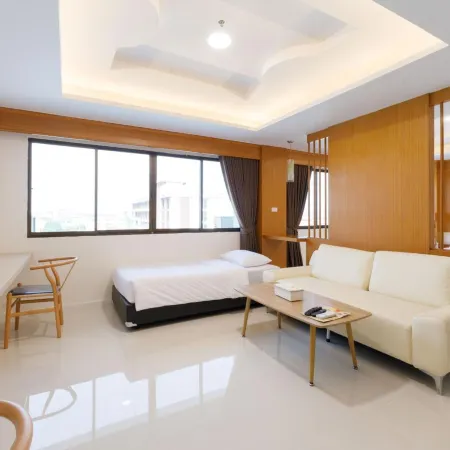 River Hotel - The Outstanding Venues Nakhon Pathom Отели рядом с достопримечательностью «Пхра Патхом Чеди»