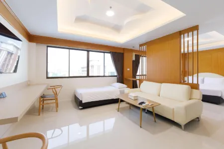 River Hotel - The Outstanding Venues Nakhon Pathom Отели рядом с достопримечательностью «Пхра Патом Чеди»