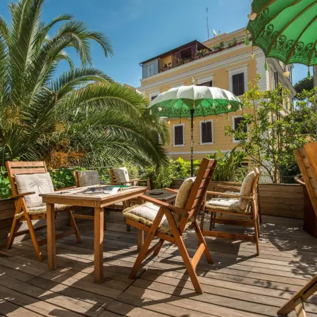 Palm Gallery Hotel