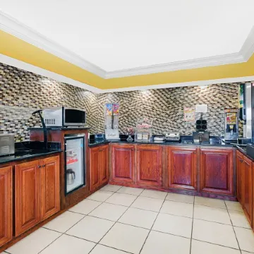 Super 8 by Wyndham Byron/South Macon
