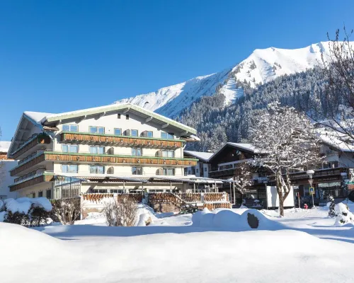 Haller's Posthotel Hotels near Soellereckbahn